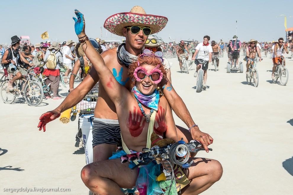 Фотография: Burning Man 2013. 10 000 голых сисек в пустыне №35 - BigPicture.ru