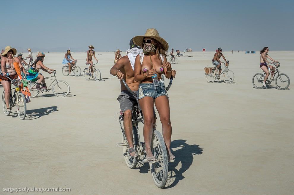 Фотография: Burning Man 2013. 10 000 голых сисек в пустыне №54 - BigPicture.ru