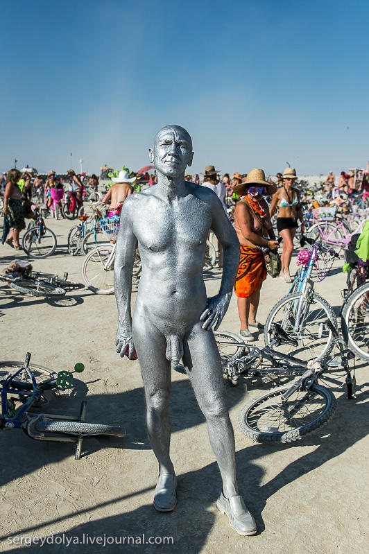 Фотография: Burning Man 2013. 10 000 голых сисек в пустыне №64 - BigPicture.ru