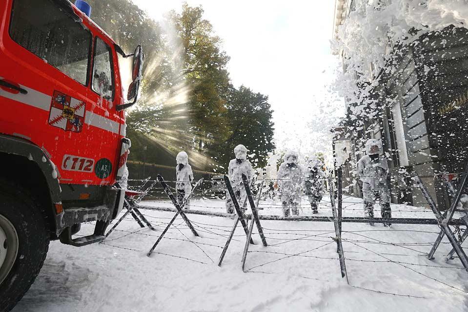Фотография: Полиция Брюсселя ощутила весь гнев пожарных города №8 - BigPicture.ru