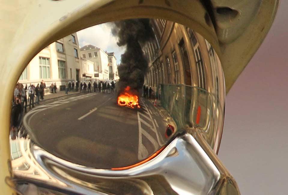 Фотография: Полиция Брюсселя ощутила весь гнев пожарных города №4 - BigPicture.ru