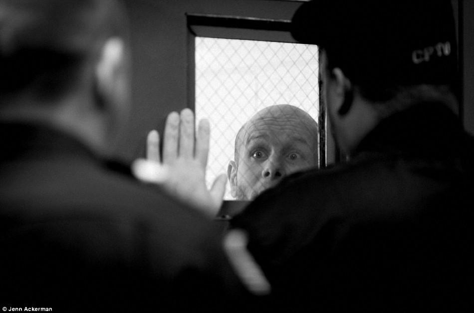 Фотография: Жуткие фотографии душевнобольных в американской тюрьме №2 - BigPicture.ru