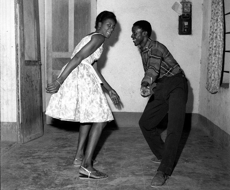 Фотография: Африка 50-70-х годов прошлого века в объективе Малика Сидибе №1 - BigPicture.ru