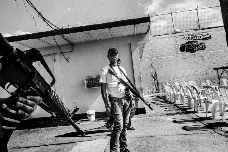 Фотография: Экскурсия по одной из самых опасных тюрем Венесуэлы №3 - BigPicture.ru