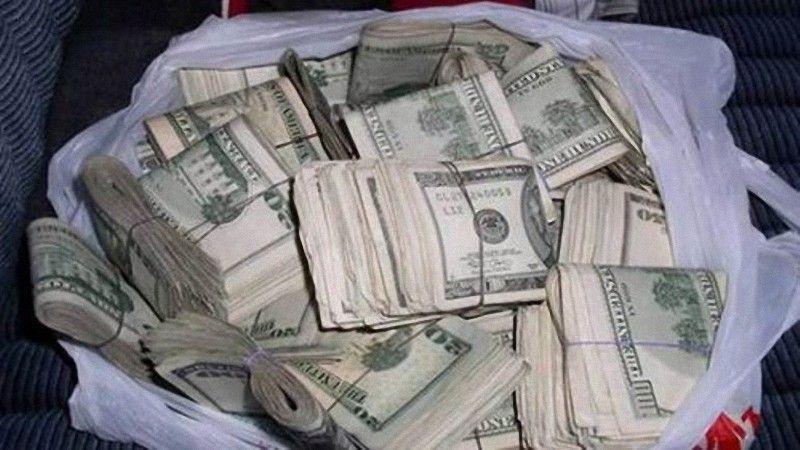 Фотография: 10 человек, которые нашли большие деньги и вернули их №7 - BigPicture.ru