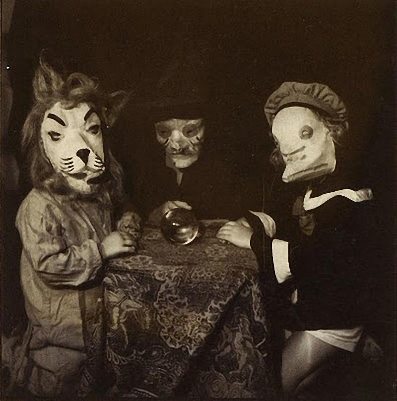 Фотография: 20 странных и нелепых костюмов на Хэллоуин со старых фотографий №15 - BigPicture.ru