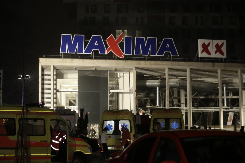 Фотография: Опасный шоппинг: в одном из торговых центров Риги обрушилась крыша №2 - BigPicture.ru