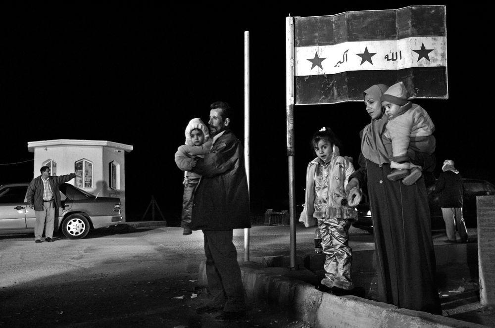 Фотография: 20 невероятно эмоциональных кадров из жизни одной иракской семьи №11 - BigPicture.ru
