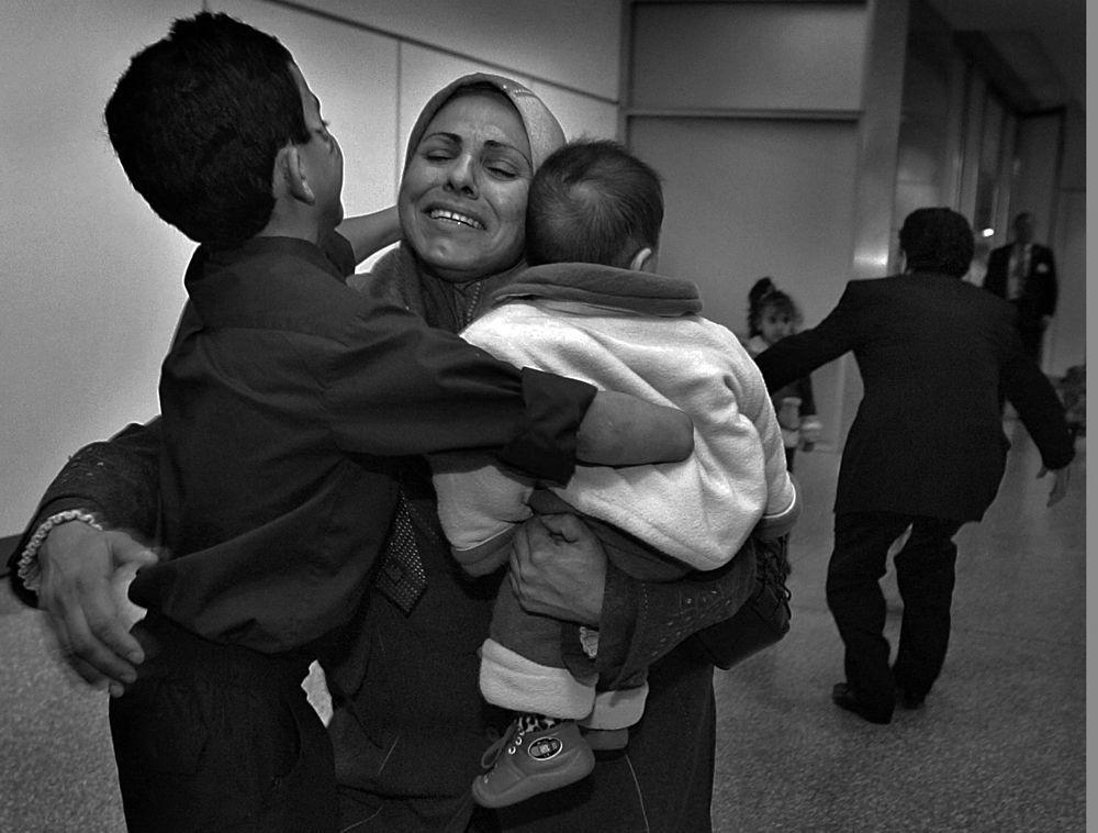 Фотография: 20 невероятно эмоциональных кадров из жизни одной иракской семьи №13 - BigPicture.ru