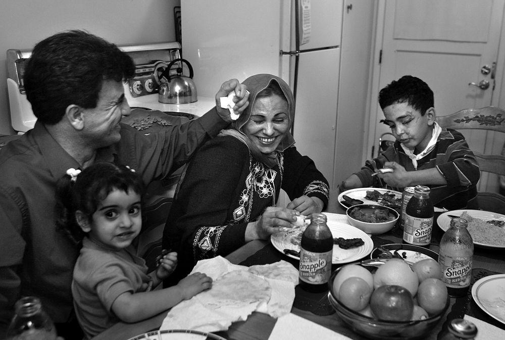 Фотография: 20 невероятно эмоциональных кадров из жизни одной иракской семьи №14 - BigPicture.ru