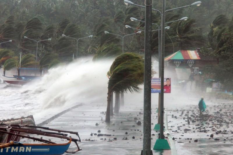 Фотография: Тайфун Хаян унес жизни более 10 тысяч человек №1 - BigPicture.ru