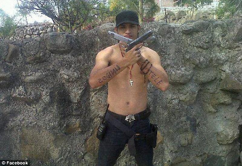 Фотография: Жизнь мексиканской наркомафии на Facebook №10 - BigPicture.ru