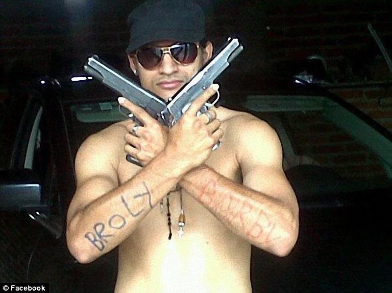 Фотография: Жизнь мексиканской наркомафии на Facebook №12 - BigPicture.ru