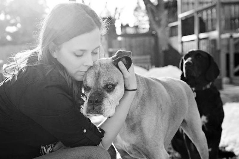 Фотография: Прощание навеки: фотограф снимает последний момент любви между хозяином и собакой перед усыплением №8 - BigPicture.ru