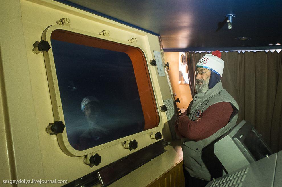 Фотография: Уникальные фотографии ледокола с воздуха на Полюсе в условиях полярной ночи №5 - BigPicture.ru