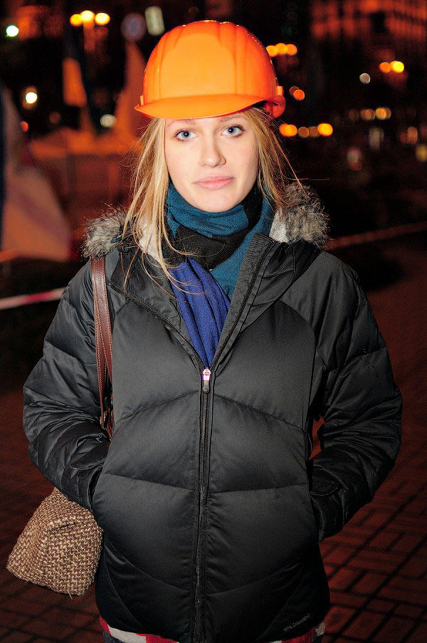 Фотография: Красивые девушки Евромайдана зажигают дух революции №4 - BigPicture.ru
