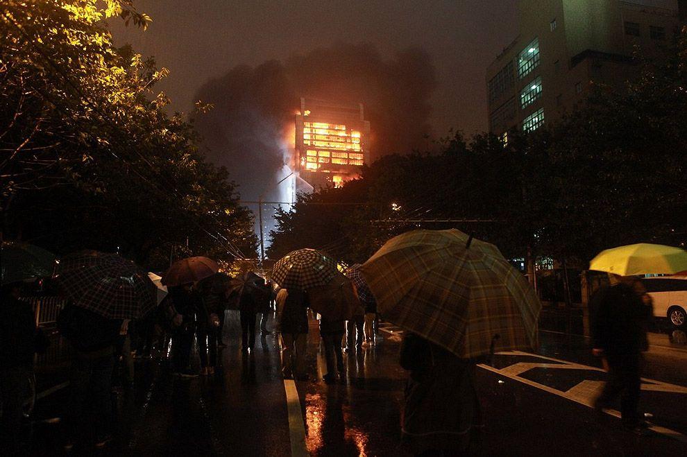 Фотография: Адский пожар в китайском небоскребе №5 - BigPicture.ru