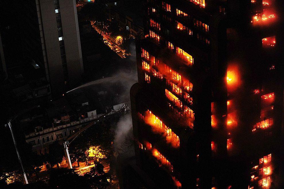 Фотография: Адский пожар в китайском небоскребе №8 - BigPicture.ru