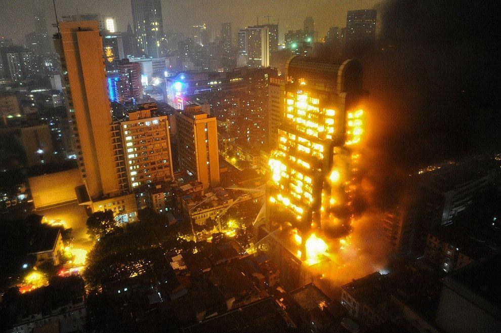 Фотография: Адский пожар в китайском небоскребе №12 - BigPicture.ru