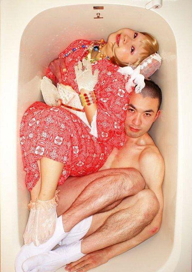 Фотография: Токийские парочки в собственных ванных №2 - BigPicture.ru