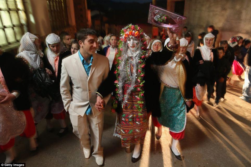 Как проходят свадьбы болгарских мусульманских горцев.