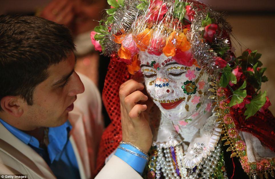 Фотография: Как проходят свадьбы болгарских мусульманских горцев №8 - BigPicture.ru