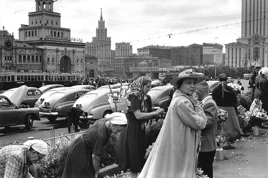 Фотография: 25 кадров Анри Картье-Брессона о советской жизни в 1954 году №3 - BigPicture.ru