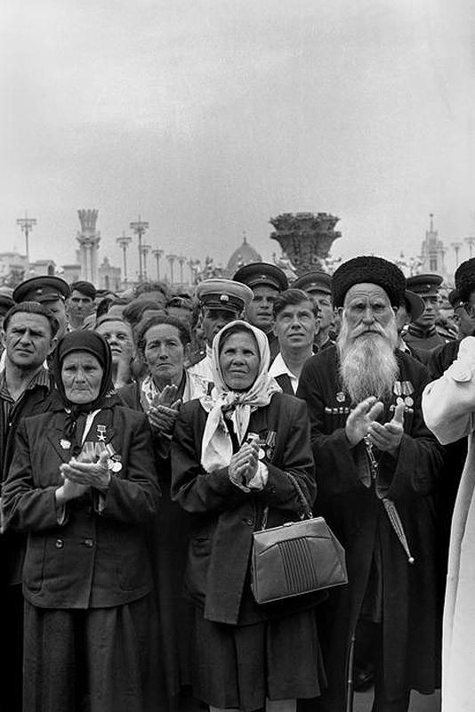 Фотография: 25 кадров Анри Картье-Брессона о советской жизни в 1954 году №5 - BigPicture.ru