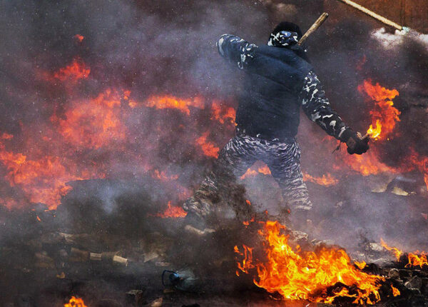 Самые невероятные и удивительные фотографии противостояния в Украине