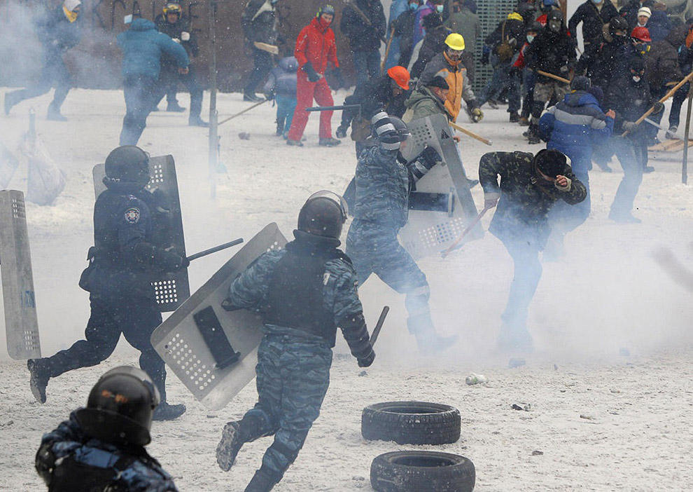 Фотография: Самые невероятные и удивительные фотографии противостояния в Украине №4 - BigPicture.ru