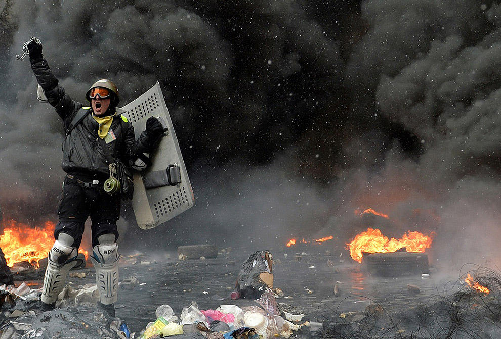 Фотография: Самые невероятные и удивительные фотографии противостояния в Украине №14 - BigPicture.ru