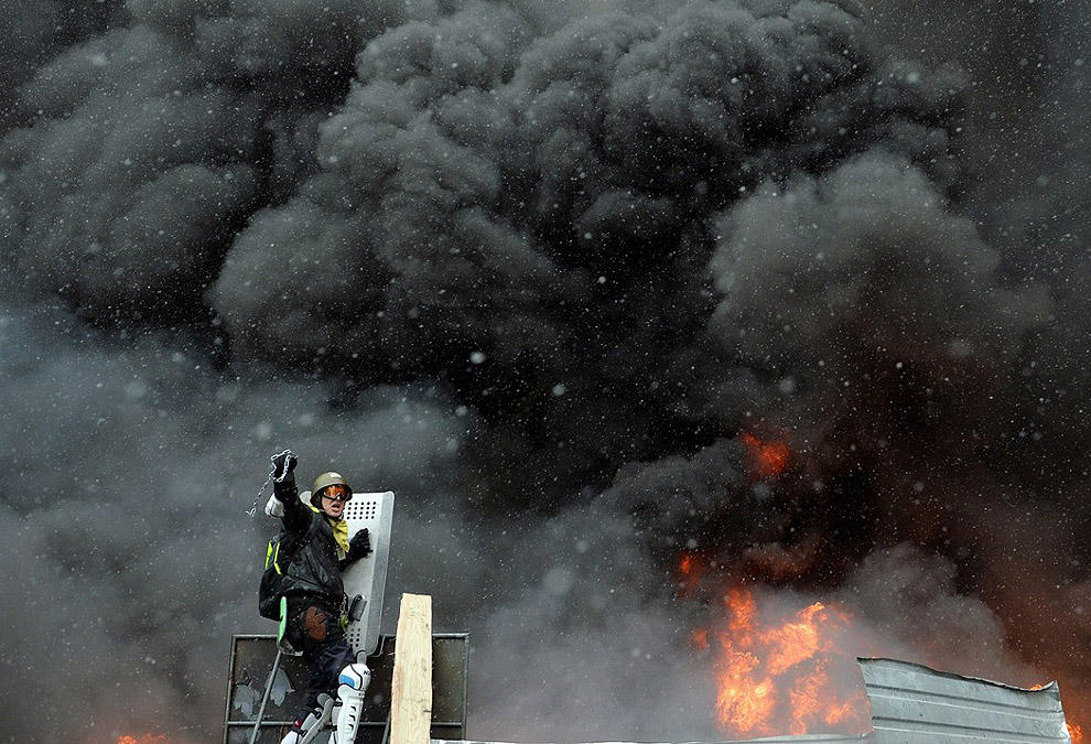 Фотография: Самые невероятные и удивительные фотографии противостояния в Украине №16 - BigPicture.ru