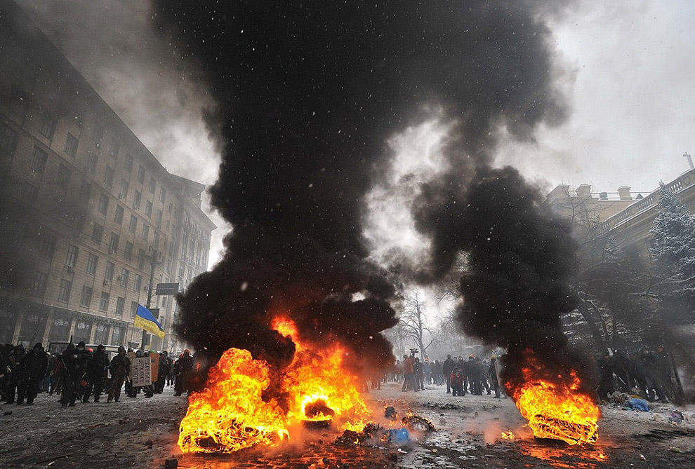 Фотография: Самые невероятные и удивительные фотографии противостояния в Украине №17 - BigPicture.ru