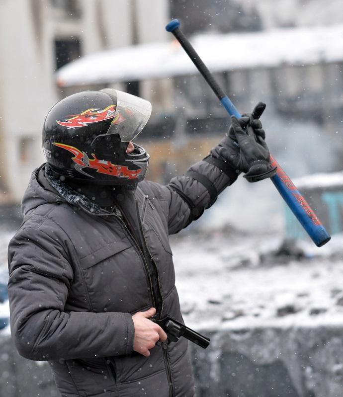 Фотография: Самые невероятные и удивительные фотографии противостояния в Украине №19 - BigPicture.ru