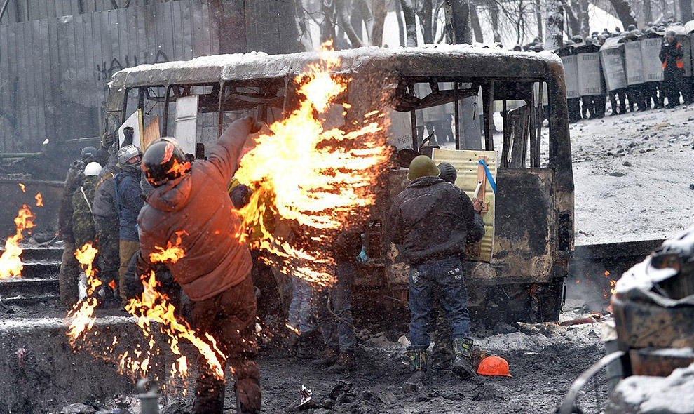Фотография: Самые невероятные и удивительные фотографии противостояния в Украине №20 - BigPicture.ru
