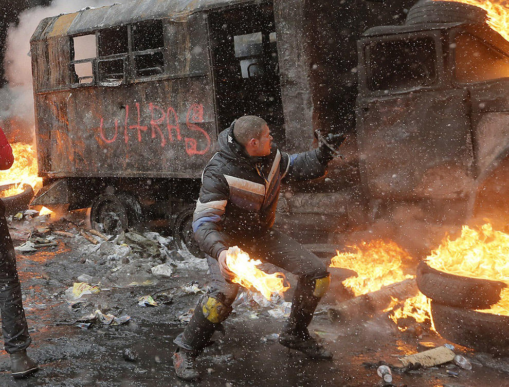 Фотография: Самые невероятные и удивительные фотографии противостояния в Украине №23 - BigPicture.ru