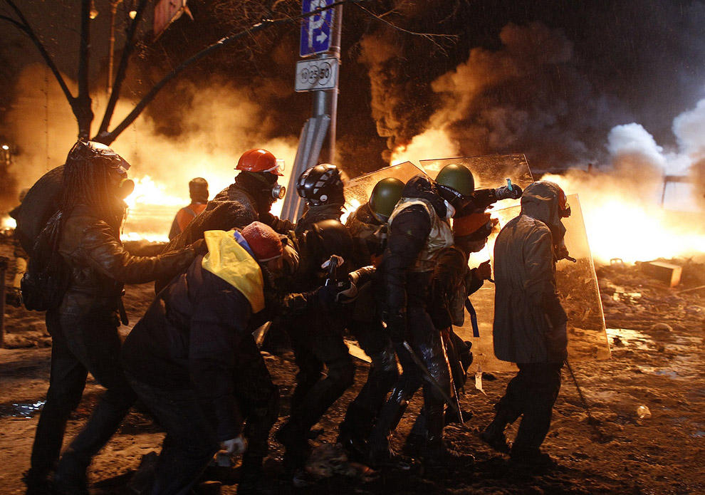 Фотография: Самые невероятные и удивительные фотографии противостояния в Украине №29 - BigPicture.ru