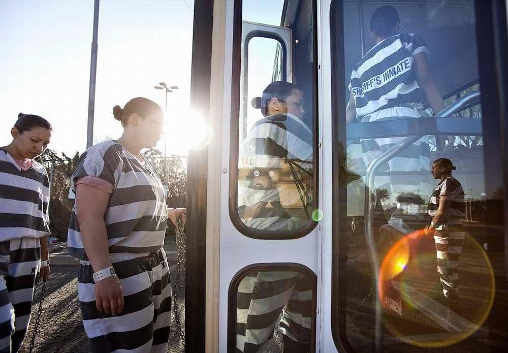 Фотография: Скованные одной цепью: арестантские будни женщин-заключенных в одной из тюрем США №13 - BigPicture.ru