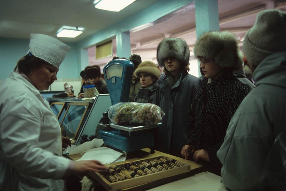 Россия 90-х в фотографиях французского фотожурналиста Жан-Поля Гийото