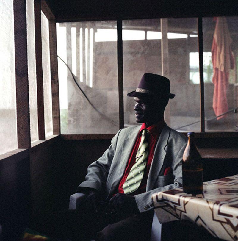 Фотография: Сообщество элегантных людей: фоторепортаж о стилягах из Конго №15 - BigPicture.ru