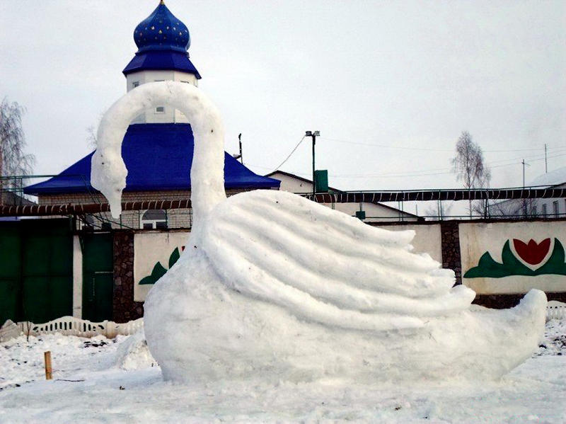 Фотография: Треш и угар: Снежные скульптуры в колониях Украины №8 - BigPicture.ru