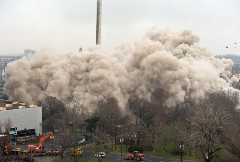 Фотография: В Германии взорвали 116-метровый небоскреб №8 - BigPicture.ru