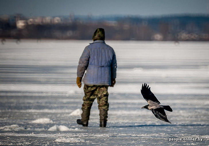 Фотография: Тест на настоящего мужика: репортаж с зимней рыбалки на Минском море №31 - BigPicture.ru