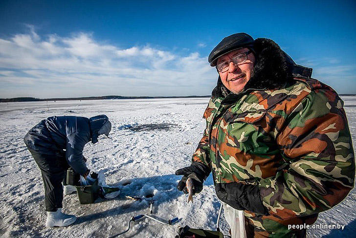 Фотография: Тест на настоящего мужика: репортаж с зимней рыбалки на Минском море №43 - BigPicture.ru