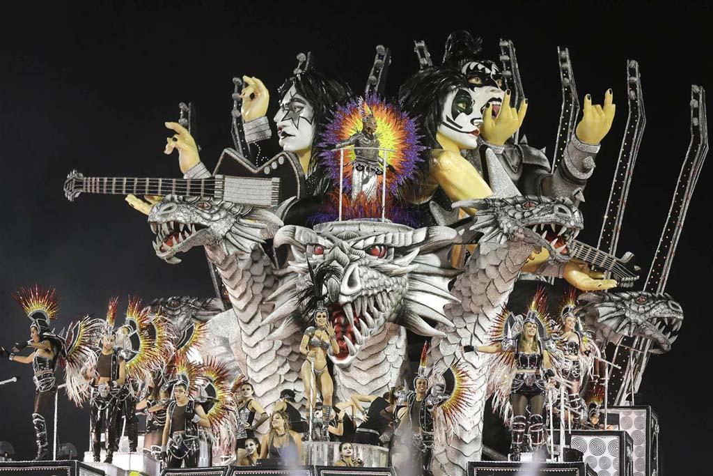 Фотография: 20 ярких кадров карнавалов со всего света №16 - BigPicture.ru