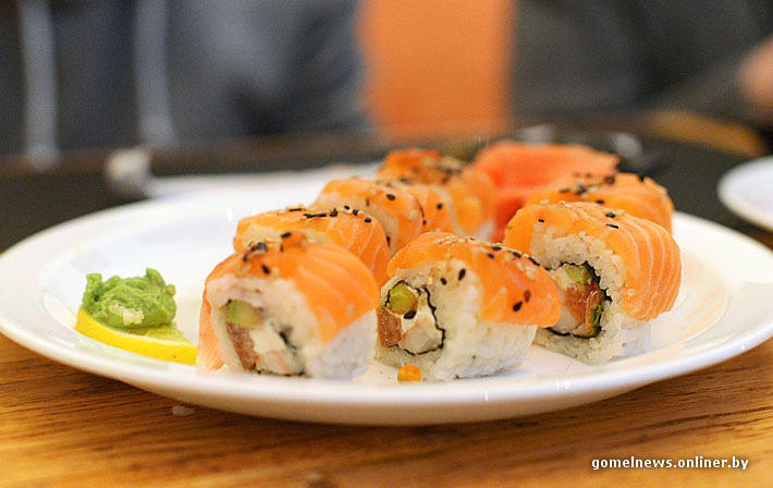 Фотография: Эксперимент: настоящий японец пробовал настоящие гомельские суши №3 - BigPicture.ru