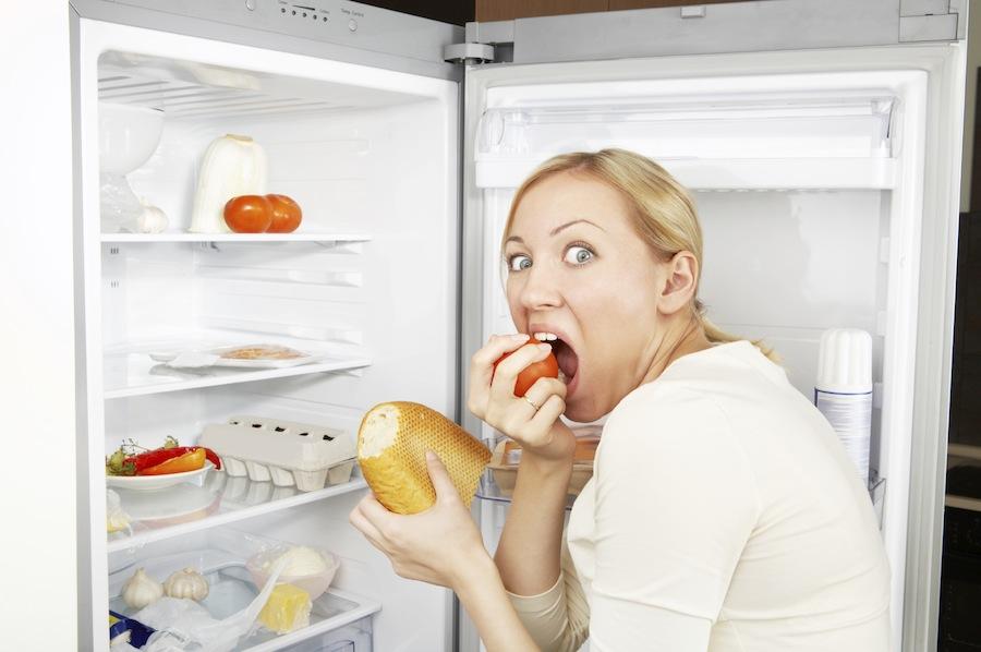 Фотография: Жри: вредные пищевые привычки россиян, которые бесят №7 - BigPicture.ru
