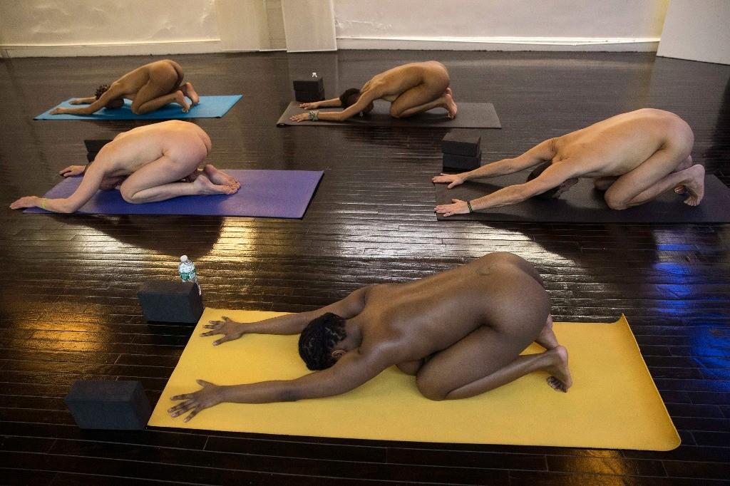 Обнаженные йоги в Нью Йорке. 
