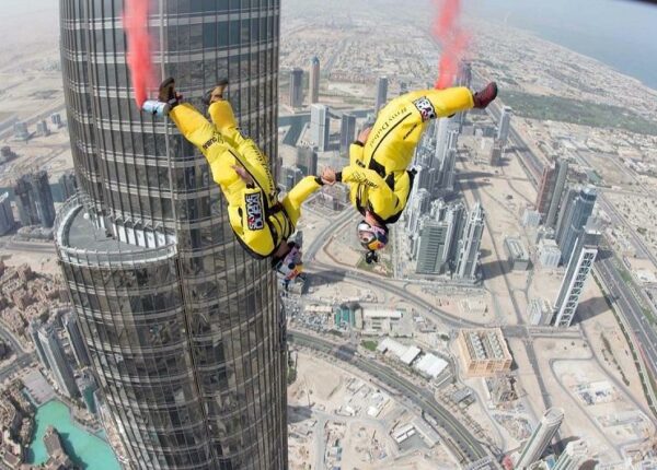 Прыжок с самого высокого здания в мире