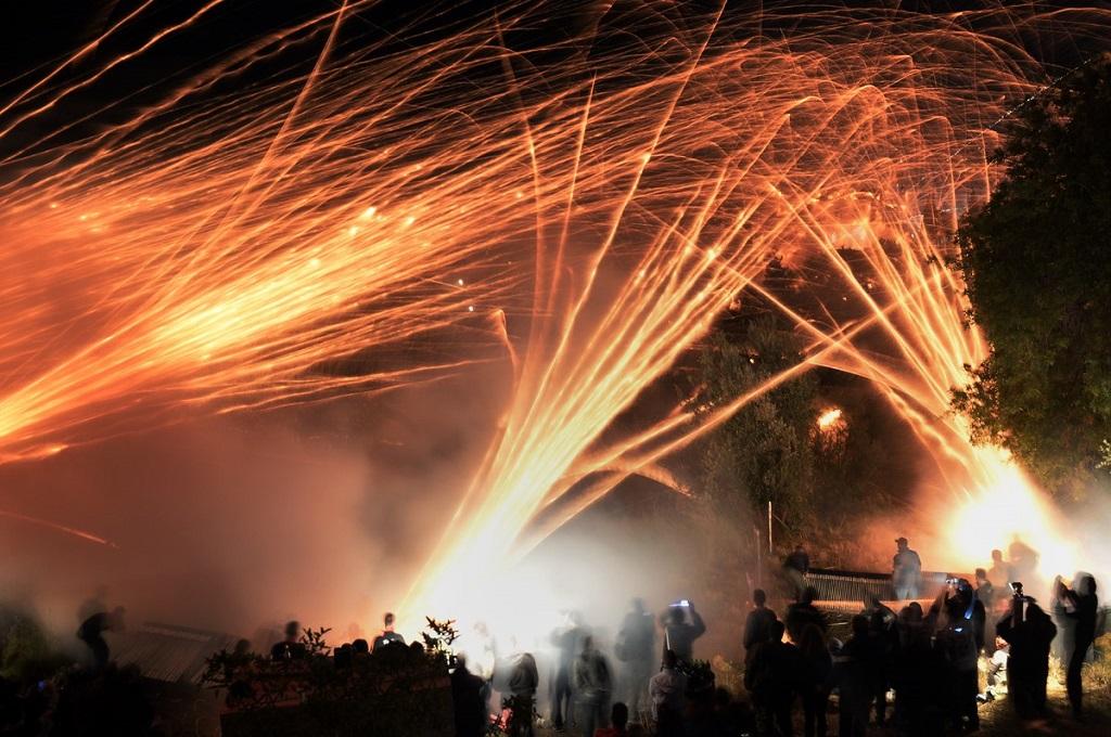 Фотография: Ракетная война на праздновании Пасхи №9 - BigPicture.ru
